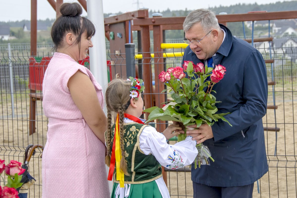 Uroczystość otwarcia przedszkola i placu zabaw w Kiełpinie