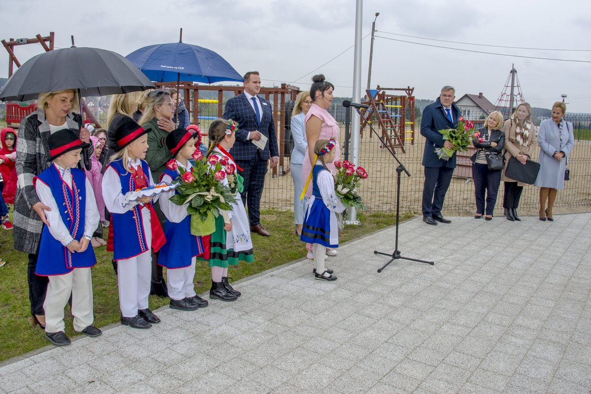 Uroczystość otwarcia przedszkola i placu zabaw w Kiełpinie