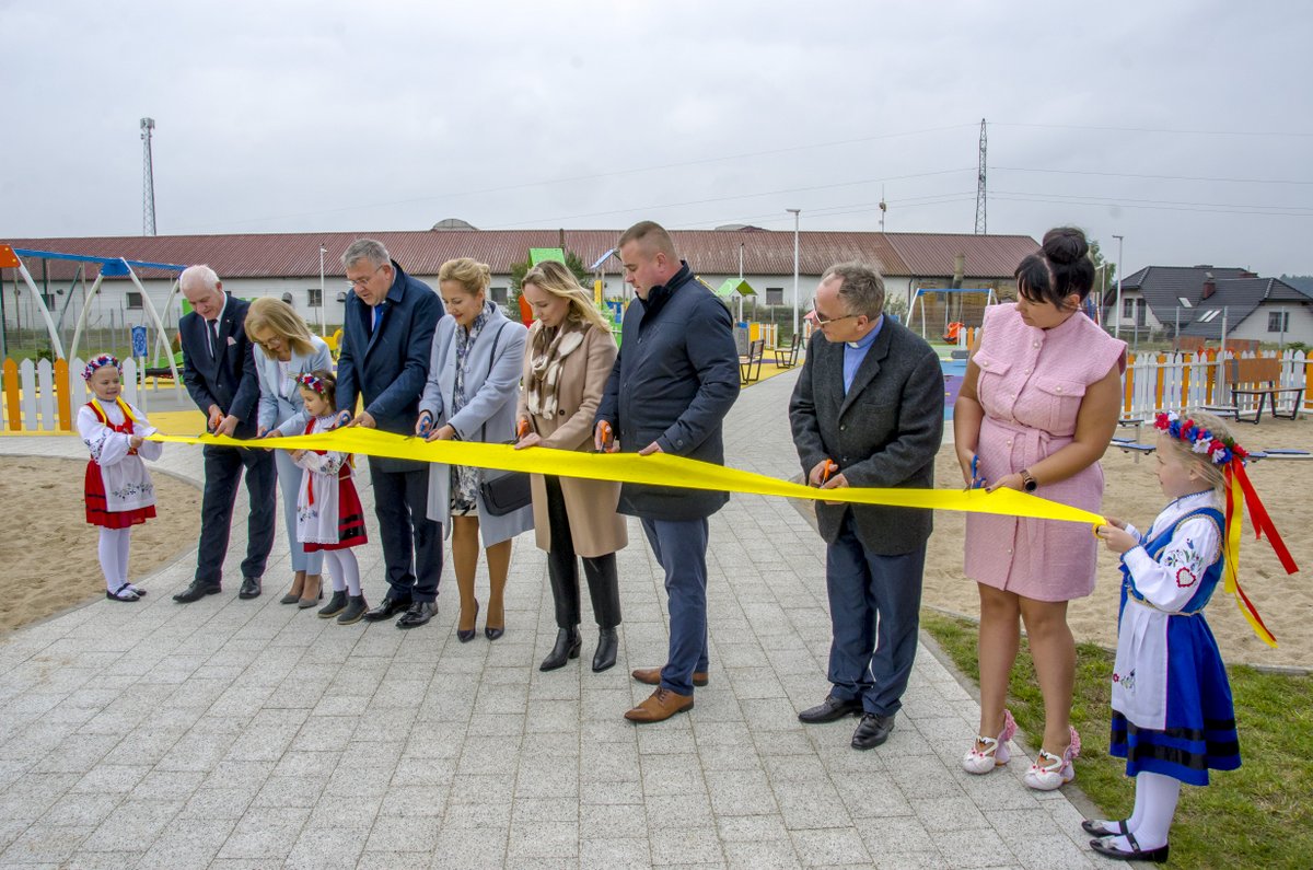 Uroczystość otwarcia przedszkola i placu zabaw w Kiełpinie