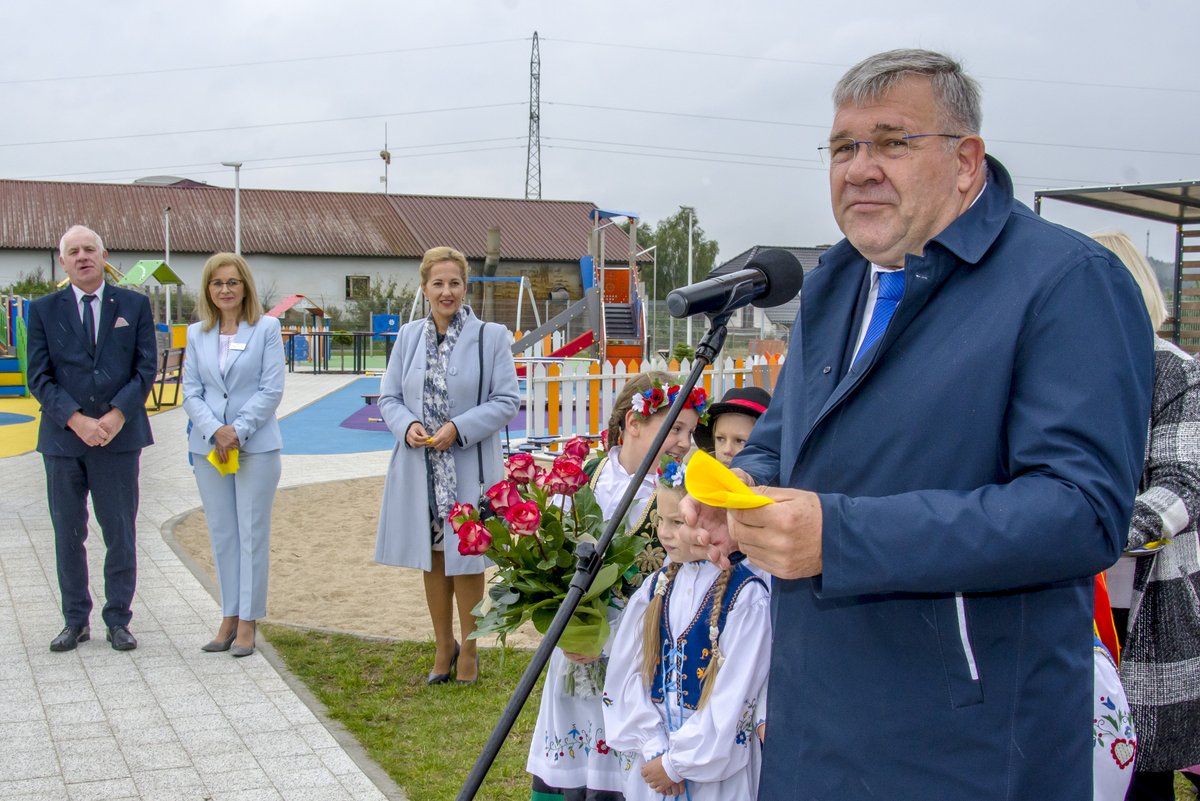 Uroczystość otwarcia przedszkola i placu zabaw w Kiełpinie