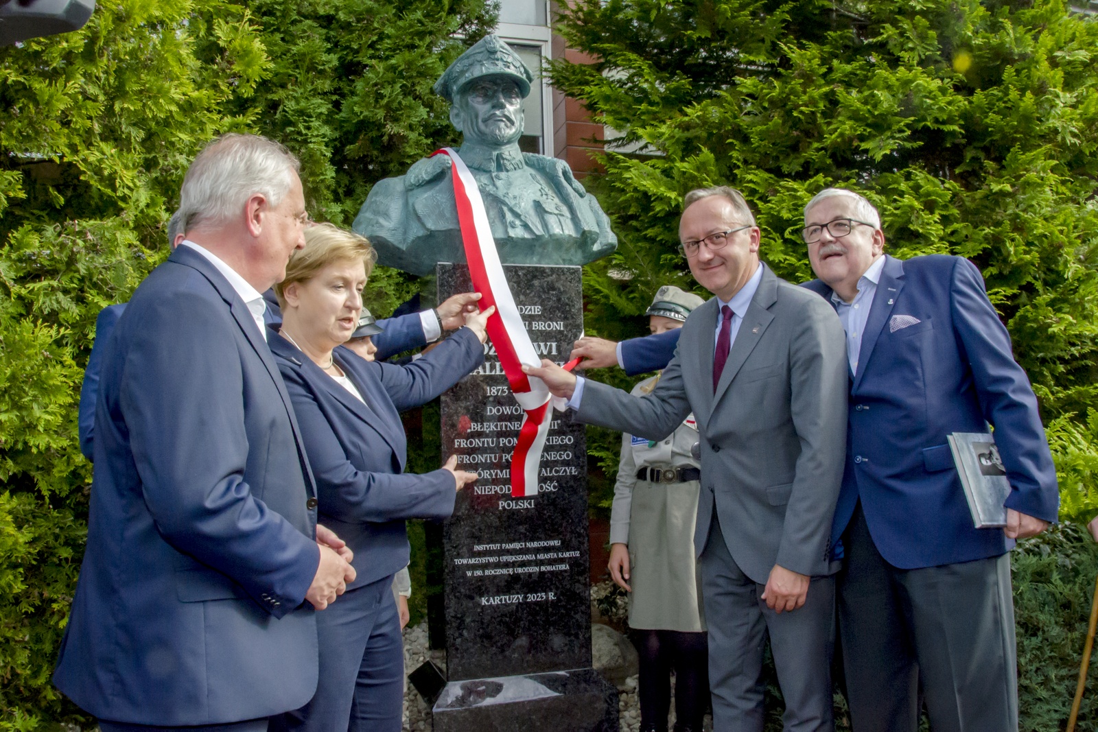 Zdjęcia z uroczystości odsłonięcia pomnika gen. J. Hallera