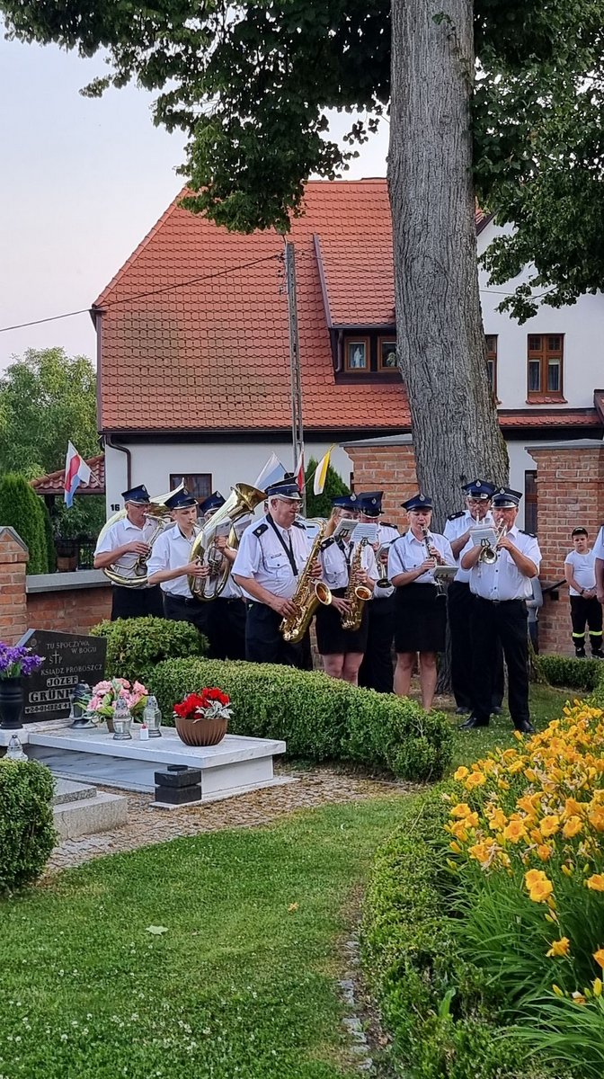 Pielgrzymka strażaków do Sianowa