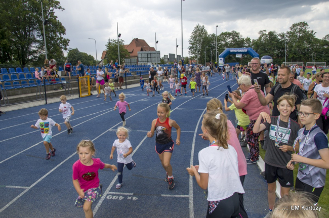 Zdjęcie uczestników 4. Cartusia Półmaraton