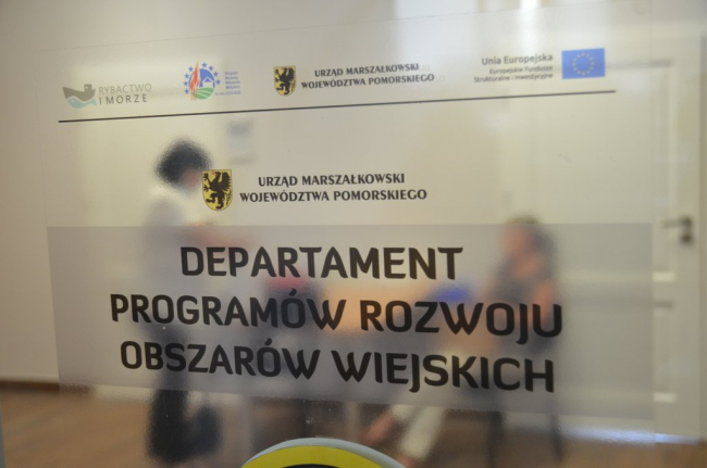 Szyba i napis: Departament Programu Rozwoju Obszarów Wiejskich.