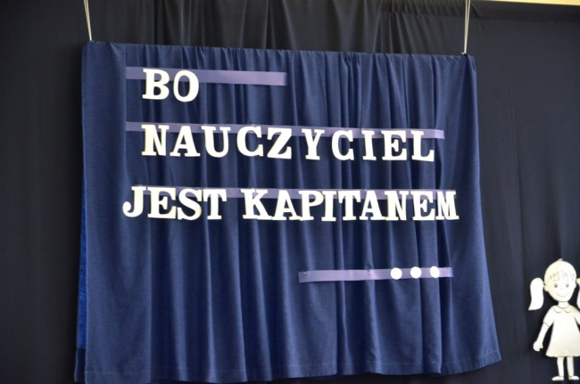 Plansza z napisem: Bo nauczyciel jest kapitanem