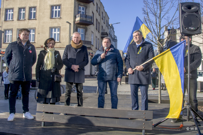 Kaszubi solidarni z Ukrainą! - zdjęcia ze spotkania na kartuskim Rynku