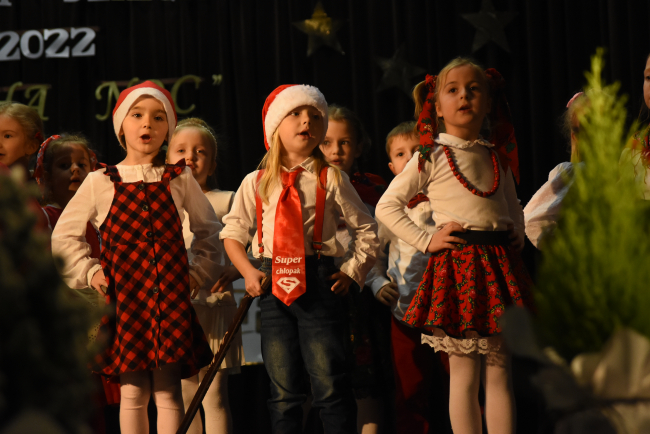 "Dzieci - dzieciom" - przepiękny koncert charytatywny w kartuskiej Dwójce