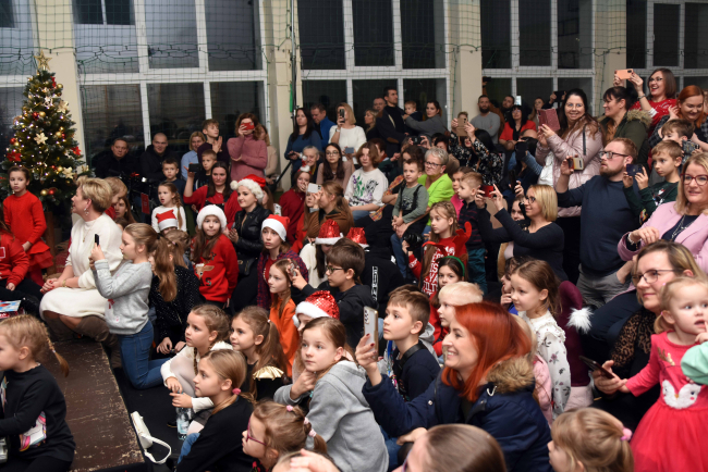 Bajkowy kiermasz świąteczny w kartuskiej Jedynce