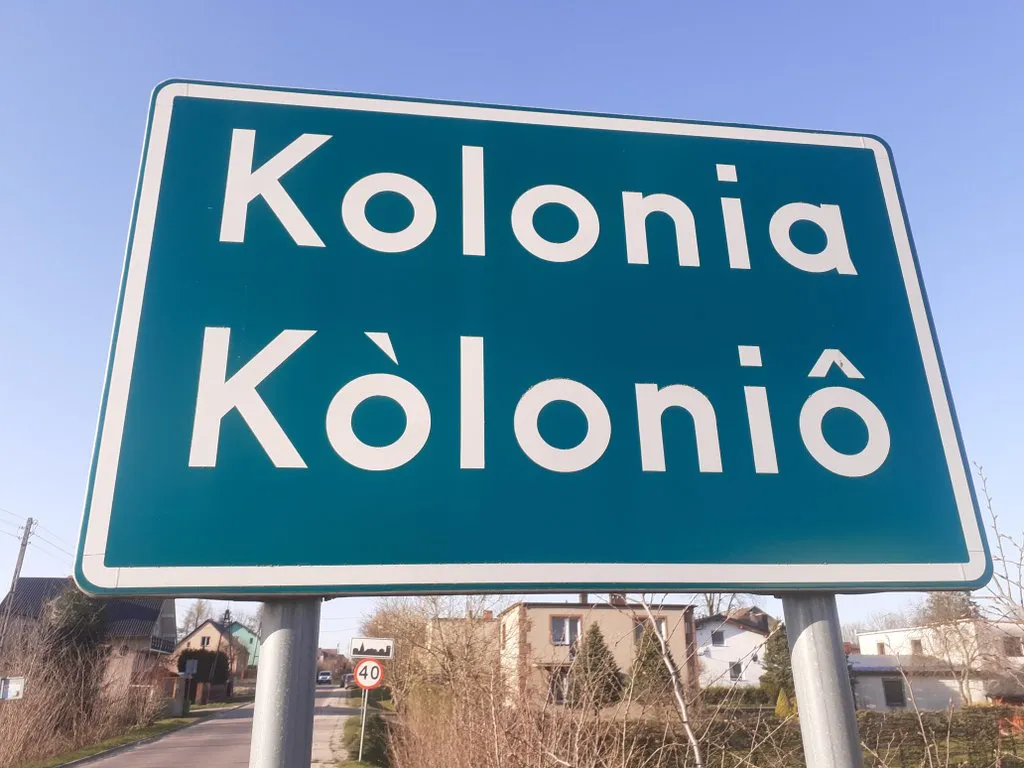 Napis Kolonia na tablicy