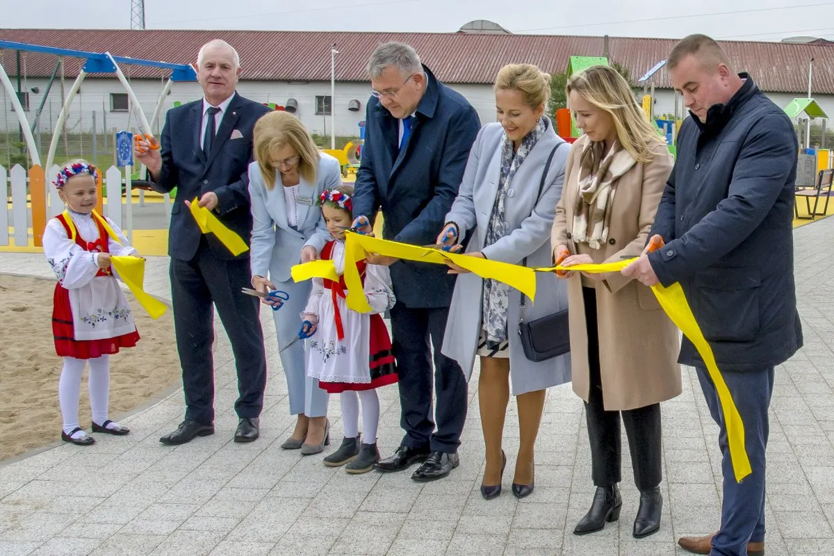 Uroczystość otwarcia przedszkola i placu zabaw w Kiełpinie