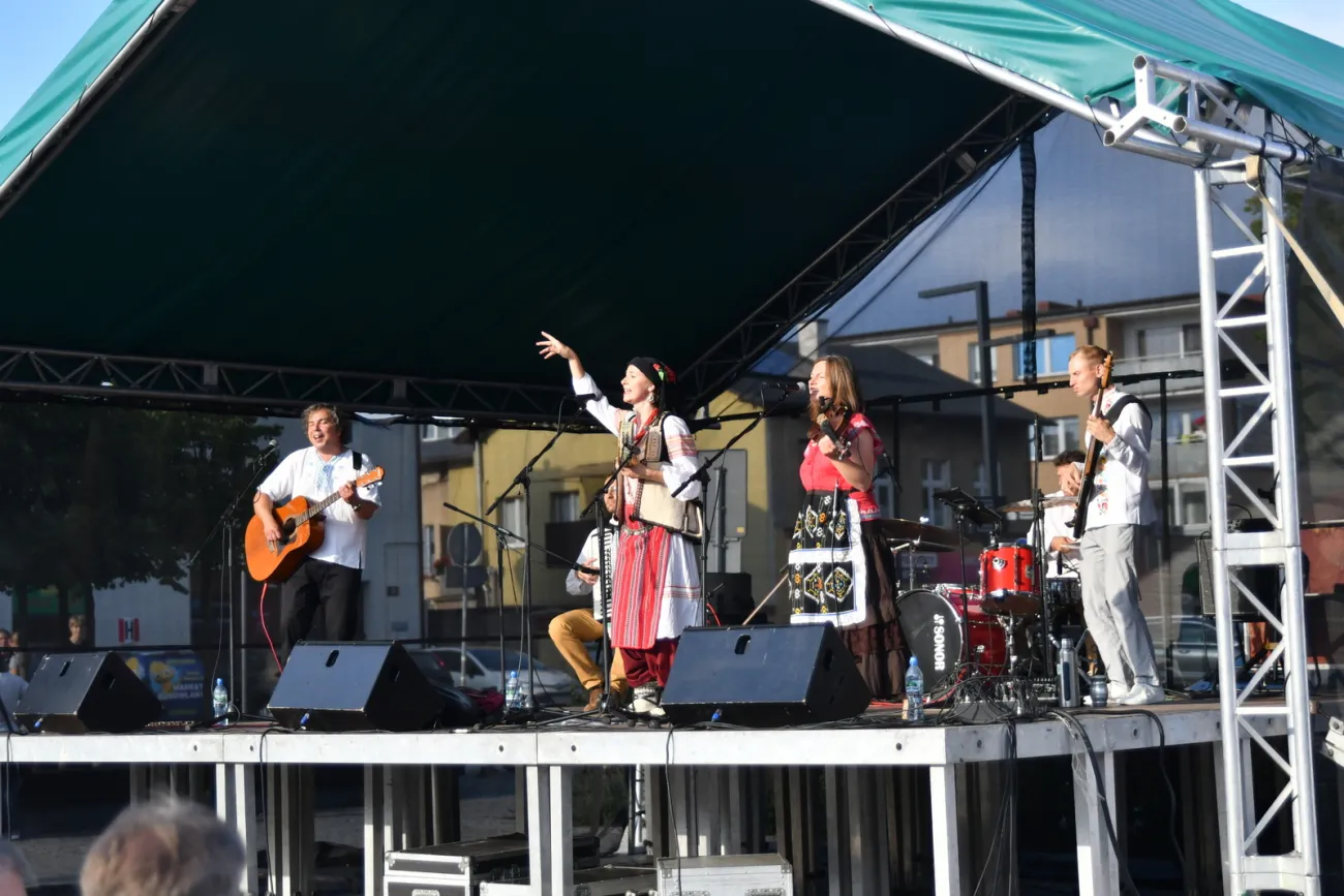 Muzyka Świata na kartuskim Rynku - koncert grupy Sharena